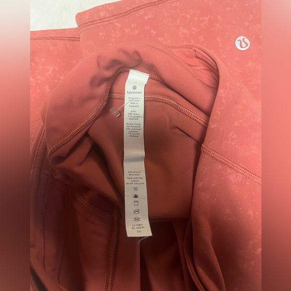 Lululemon Womans Shorts in Pristine Condition!! - Picture 9 of 16